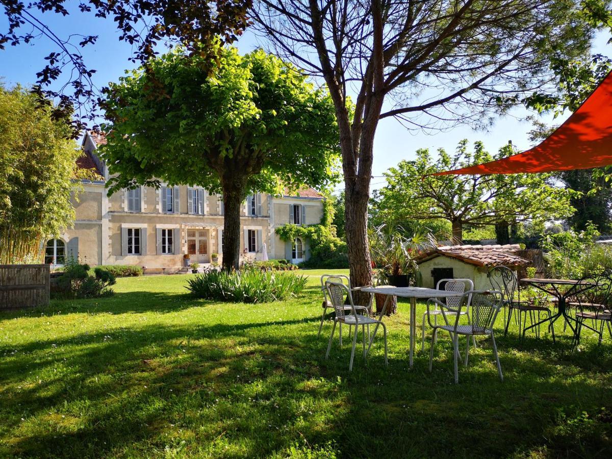 La Burie Bed & Breakfast Saint-Savinien Bagian luar foto