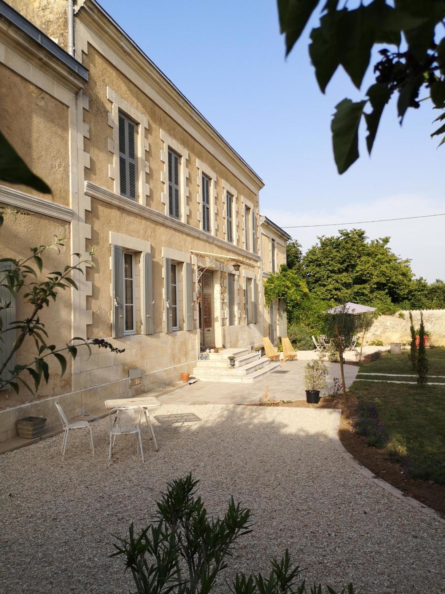 La Burie Bed & Breakfast Saint-Savinien Bagian luar foto
